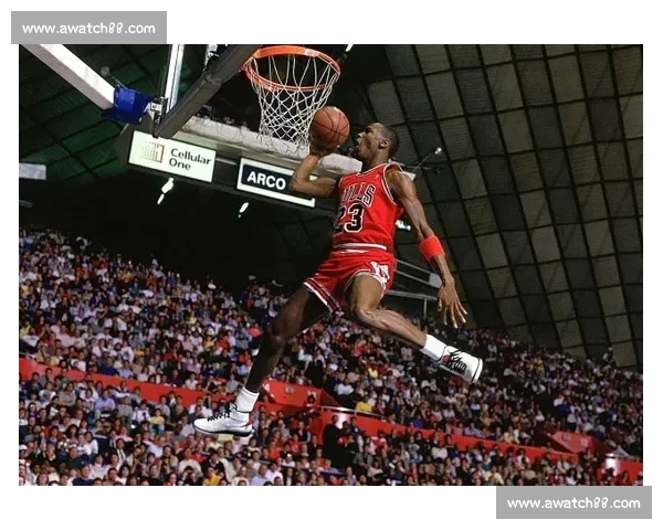 飞跃篮筐极限挑战扣篮表演赛展现顶级技艺与惊艳创意